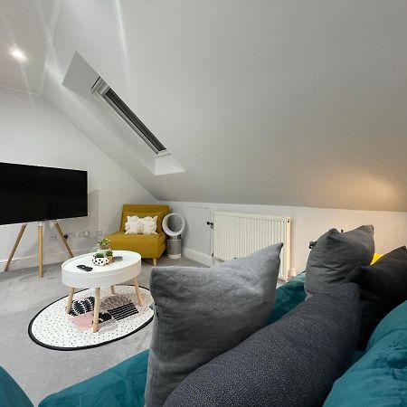 Unique Luxury Detached Apartment In Windsor That Sleeps 4 Εξωτερικό φωτογραφία