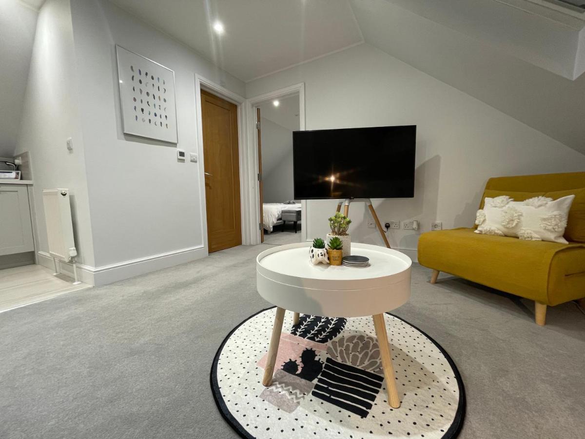Unique Luxury Detached Apartment In Windsor That Sleeps 4 Εξωτερικό φωτογραφία