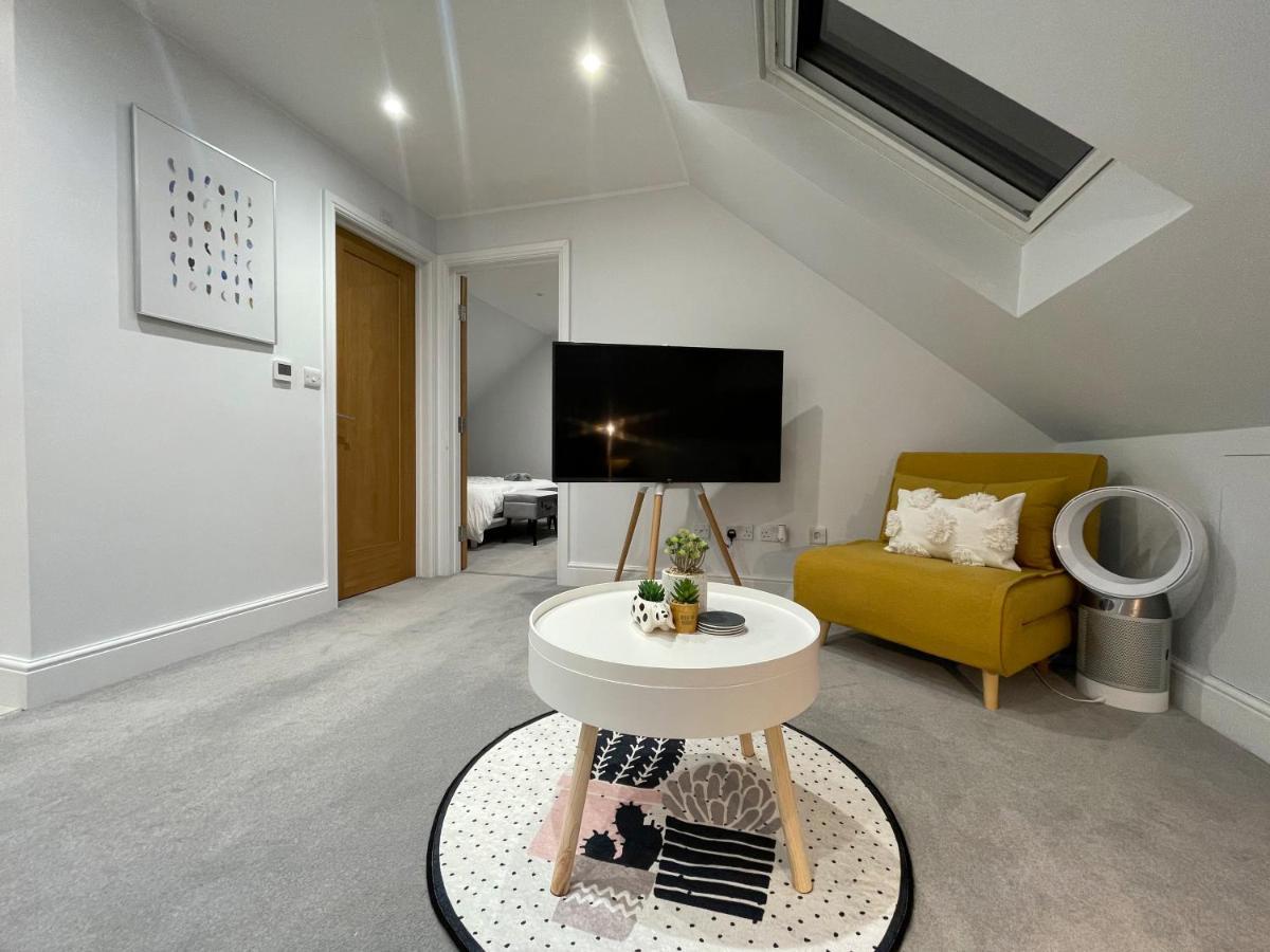 Unique Luxury Detached Apartment In Windsor That Sleeps 4 Εξωτερικό φωτογραφία