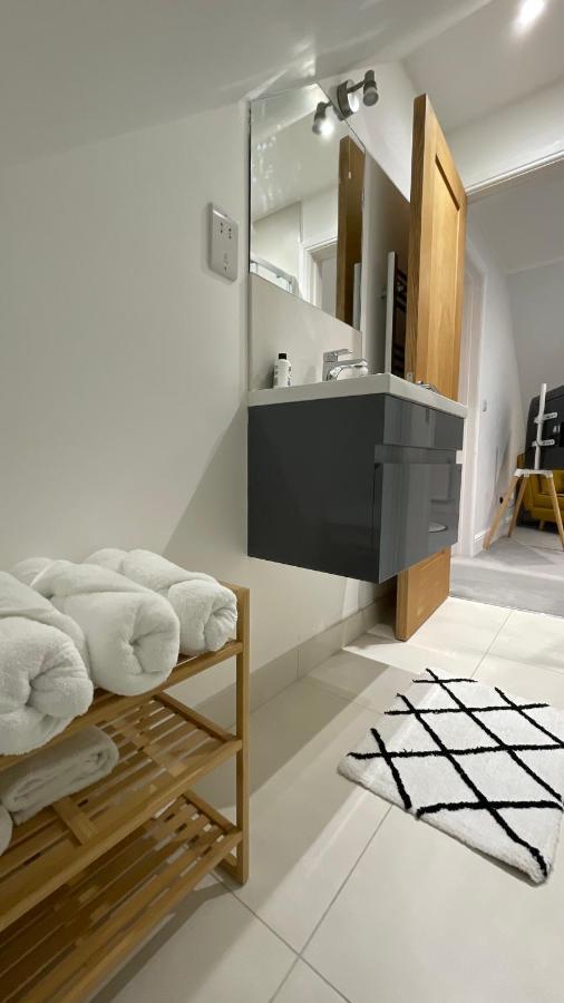 Unique Luxury Detached Apartment In Windsor That Sleeps 4 Εξωτερικό φωτογραφία