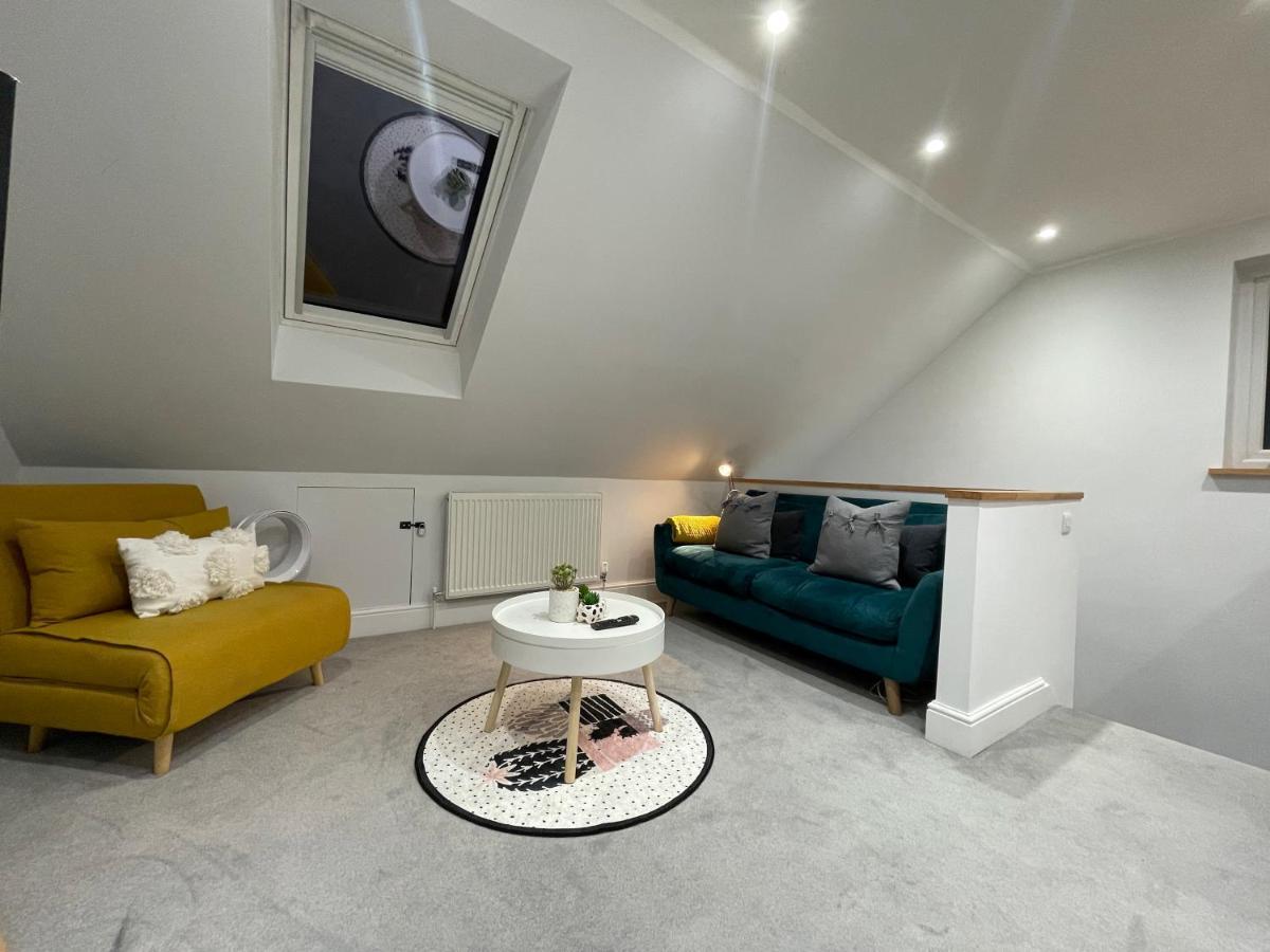 Unique Luxury Detached Apartment In Windsor That Sleeps 4 Εξωτερικό φωτογραφία